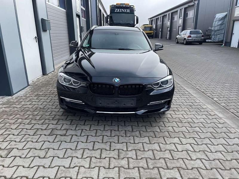 Gebraucht BMW 320 Luxury Line 184 PS (135 kW) 2014 Schwarz Kombi