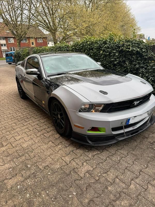 Gebraucht Ford Mustang 305 PS (224 kW) 2012 Rot Coupé