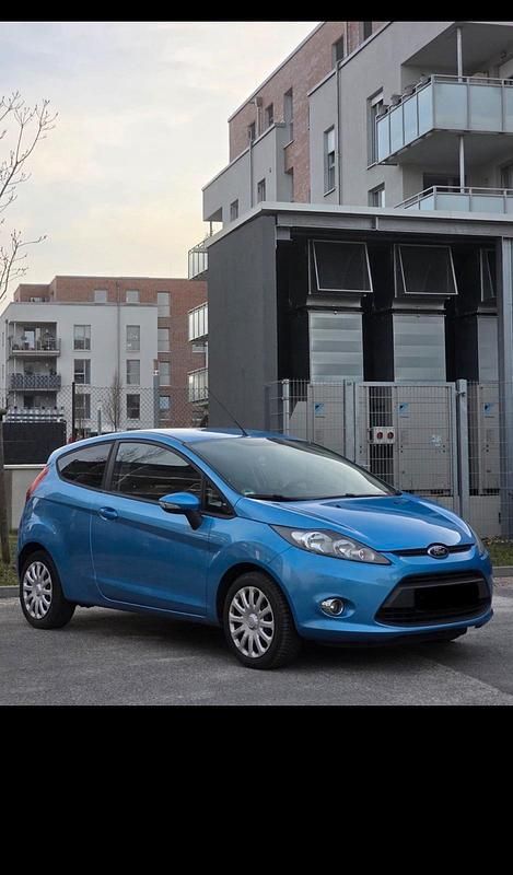 Gebraucht Ford Fiesta 60 PS (44 kW) 2011 Blau Kleinwagen