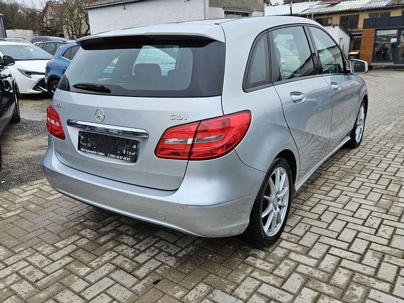 Gebraucht Mercedes B180 109 PS (80 kW) 2013 Silber Van / Kleinbus