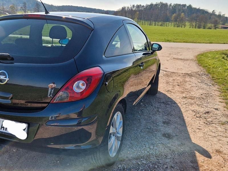 Gebraucht Opel Corsa Edition 87 PS (63 kW) 2012 Schwarz Kleinwagen