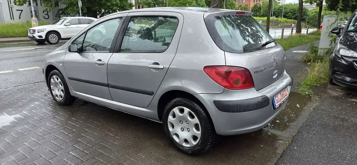 Gebraucht Peugeot 307 75 PS (55 kW) 2003 Silber Limousine