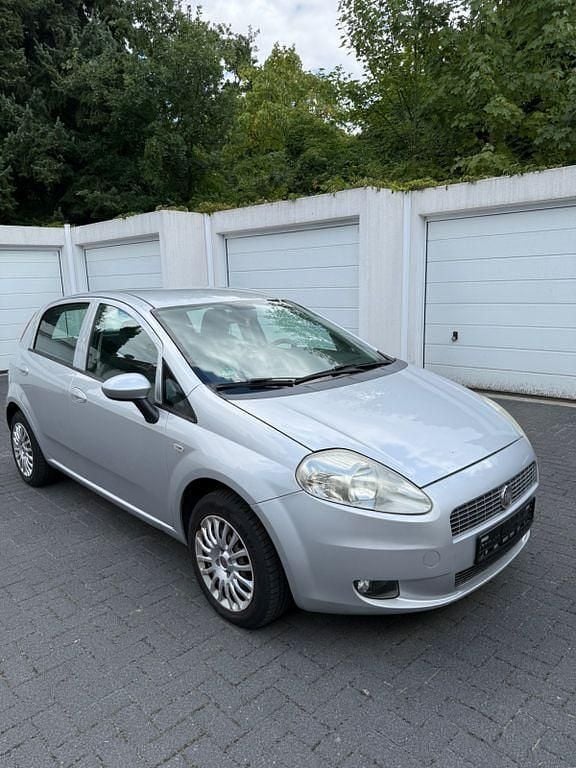 Silber Gebraucht 2010 Fiat Grande Punto Kleinwagen | 2.000 € (Guter Preis) - Bild 1/4
