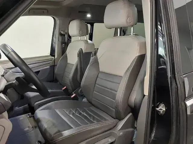 Second-hand VW Multivan Style 150 CP (110 kW) 2024 Negru Monovolum