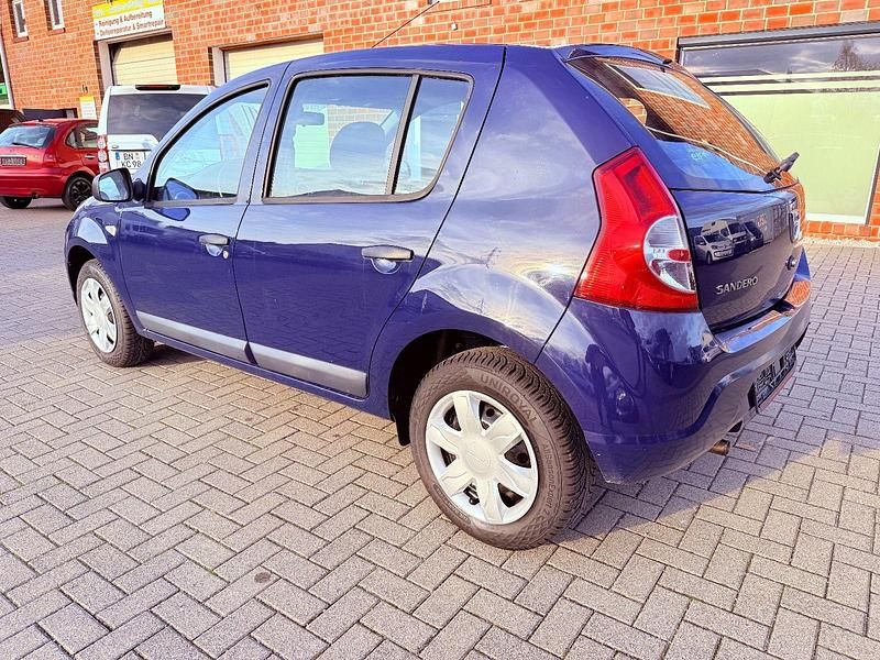 Gebraucht Dacia Sandero 75 PS (55 kW) 2012 Blau Kleinwagen