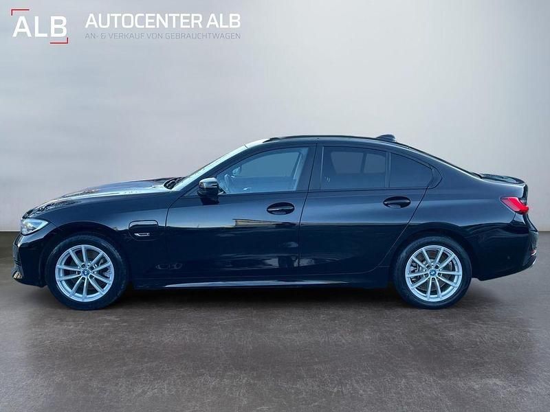 Gebraucht BMW 320e Advantage 163 PS (119 kW) 2021 Schwarz Limousine
