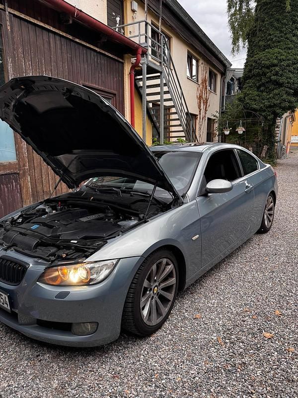 Andere außenfarben Gebraucht 2006 BMW 325 Coupé | 7.999 € - Bild 1/4