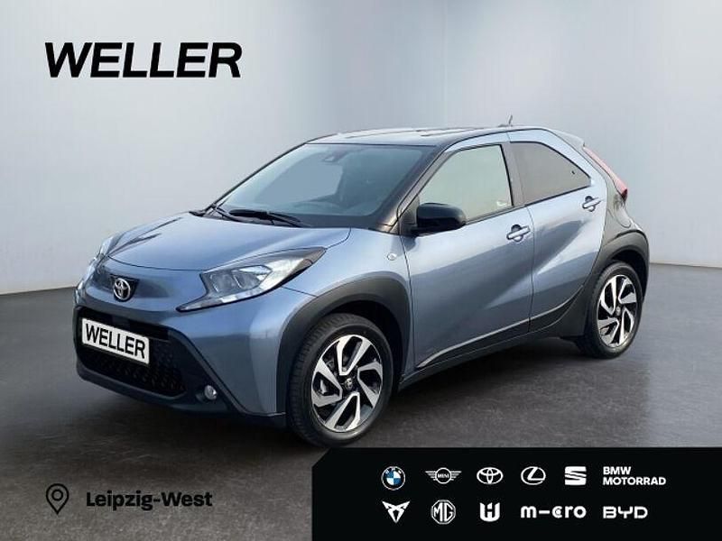 Celestite grey metallic/ dach mysticschwarz mica (grau) Gebraucht 2025 Toyota Aygo Kleinwagen | 16.490 € (Fairer Preis) - Bild 1/3