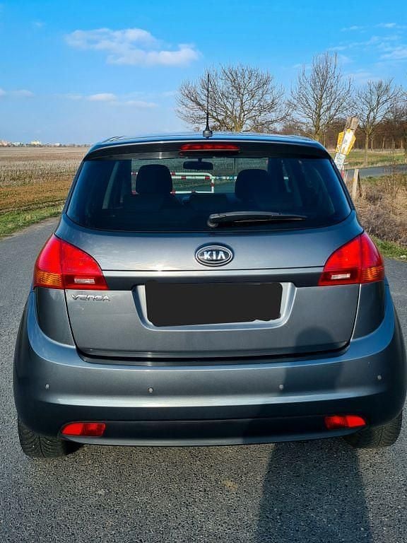 Gebraucht Kia Venga 90 PS (66 kW) 2011 Grau Kleinwagen