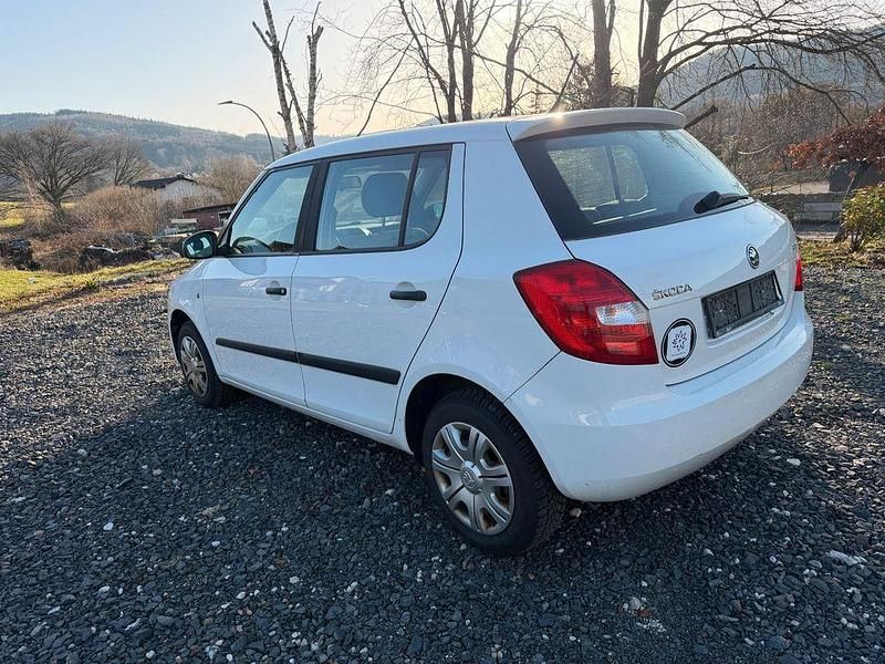 Gebraucht Skoda Fabia Cool Edition 75 PS (55 kW) 2013 Weiß Limousine