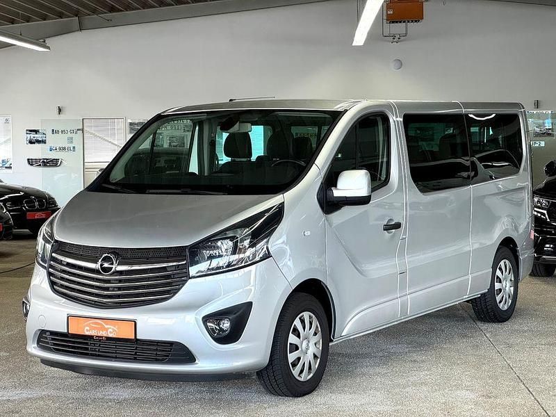 Silber Gebraucht 2017 Opel Vivaro Van / Kleinbus | 22.990 € (Teuer) - Bild 1/4
