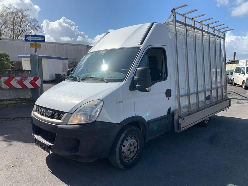 Gebraucht Iveco Daily 126 PS (92 kW) 2011 Weiß Van / Kleinbus