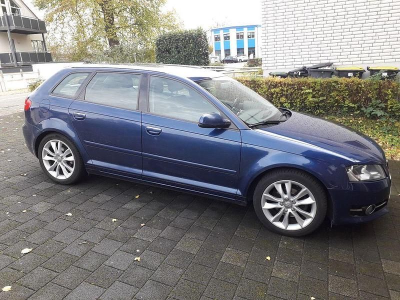 Blau Gebraucht 2012 Audi A3 Ambition Limousine | 6.999 € (Fairer Preis) - Bild 1/4