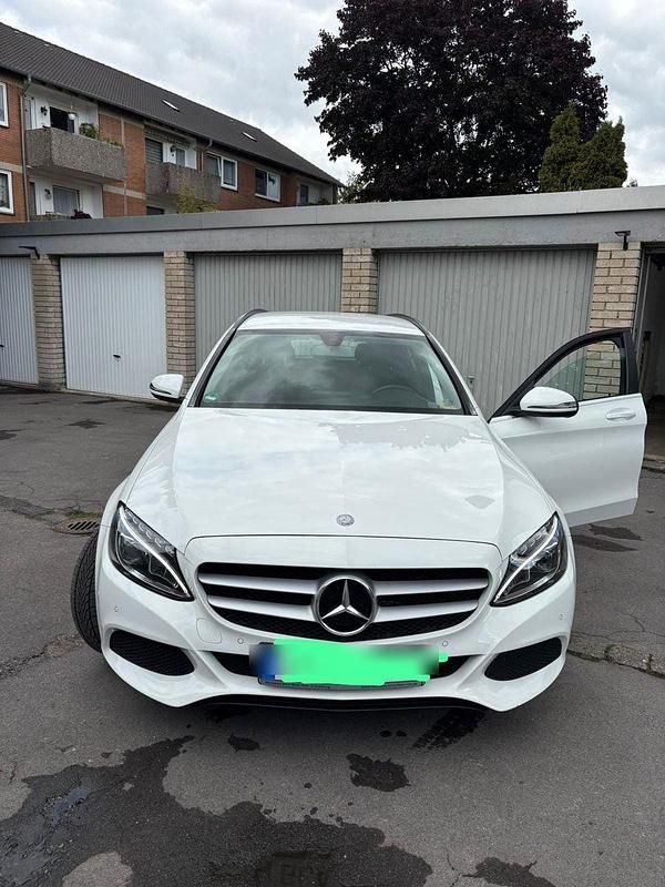 Schwarz Gebraucht 2017 Mercedes C180 Kombi | 16.000 € (Fairer Preis) - Bild 1/4