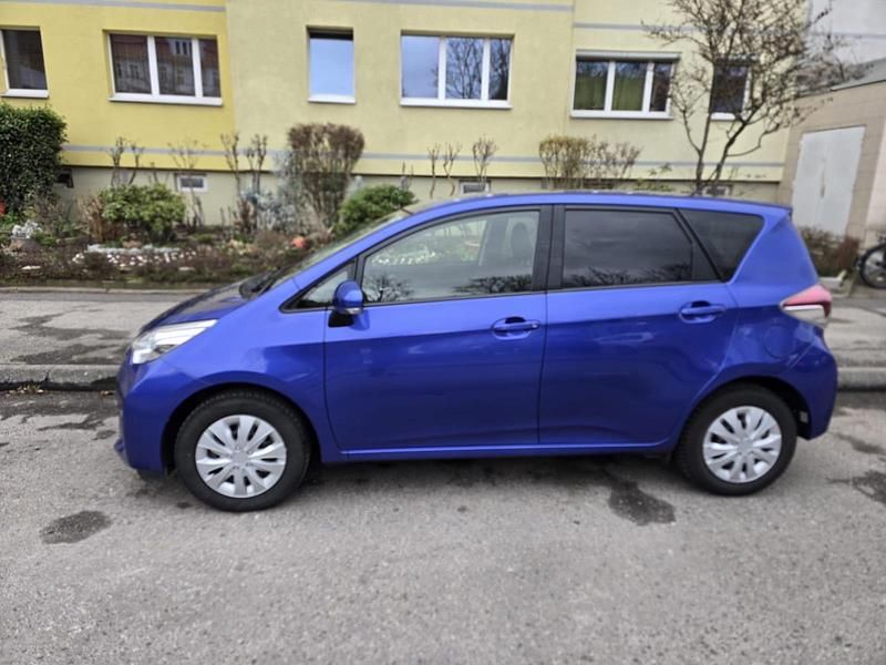 Gebraucht Toyota Verso-S 99 PS (72 kW) 2014 Blau Van / Kleinbus