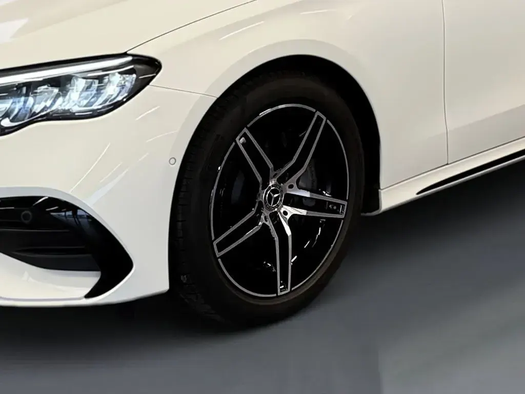 Gebraucht Mercedes E220 AMG 197 PS (144 kW) 2025 Unilack polarweiß Kombi