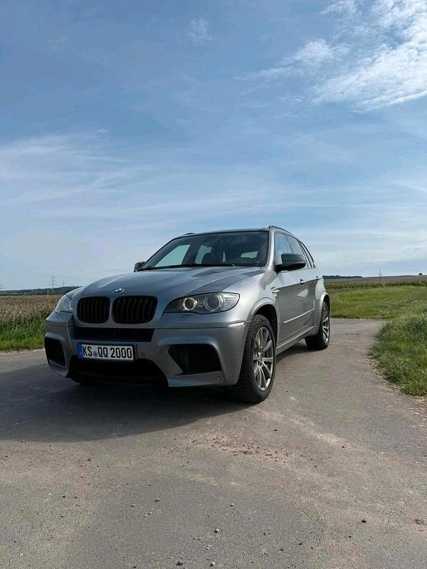 Grau Gebraucht 2010 BMW X5 M SUV | 16.100 € (Etwas zu teuer) - Bild 1/4