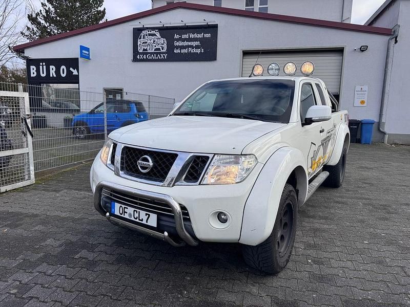 Weiß Gebraucht 2012 Nissan Navara SE Abholung | 14.900 € (Teuer) - Bild 1/4