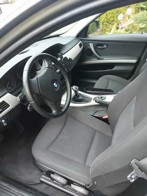 Gebraucht BMW 318 Exclusive 143 PS (105 kW) 2012 Braun Kombi