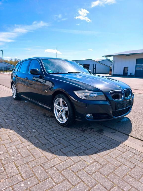Second-hand BMW 330 245 CP (180 kW) 2011 Negru Break