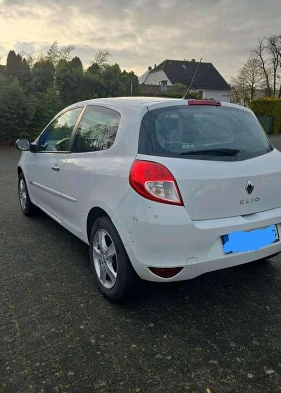 Gebraucht Renault Clio IV Dynamique 101 PS (74 kW) 2014 Limousine