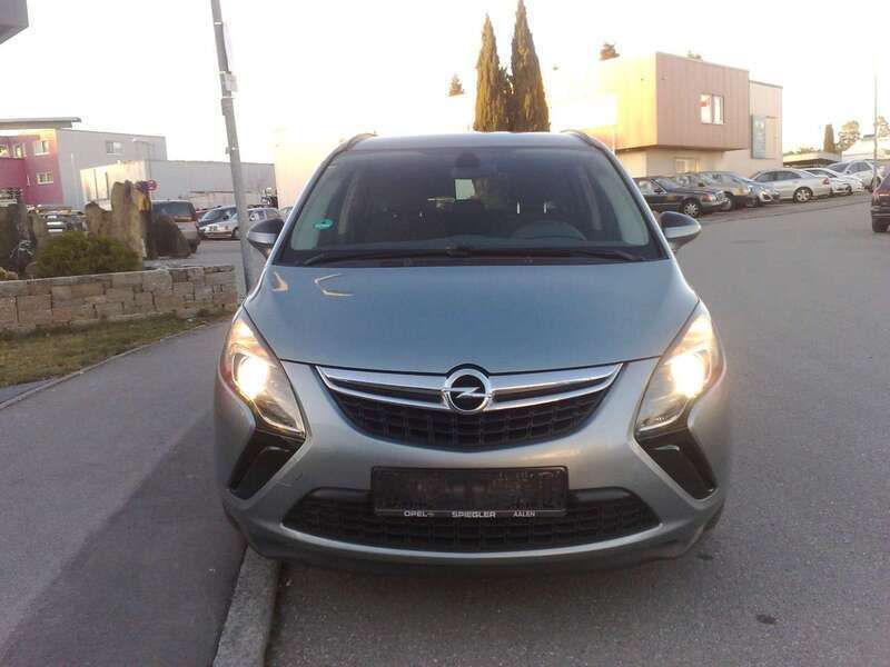 Grau metallic Gebraucht 2012 Opel Zafira Tourer Edition Van / Kleinbus | 4.590 € (Fairer Preis) - Bild 1/4