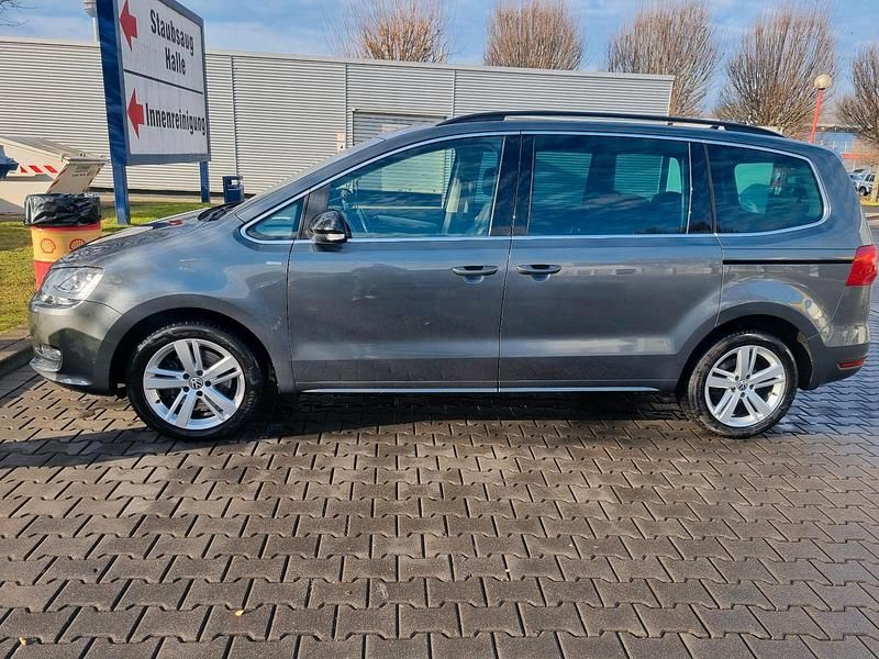 Second-hand VW Sharan 177 CP (130 kW) 2012 Gri Monovolum