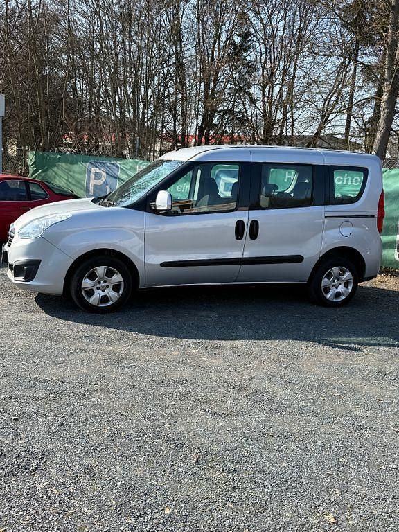 Gebraucht Opel Combo Selection 105 PS (77 kW) 2013 Silber Van / Kleinbus