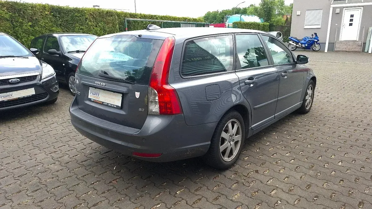Gebraucht Volvo V50 Momentum 145 PS (106 kW) 2008 Grau Kombi