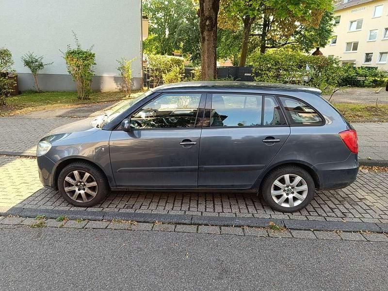 Grau Gebraucht 2009 Skoda Fabia Classic Kombi | 1.650 € (Superpreis) - Bild 1/4