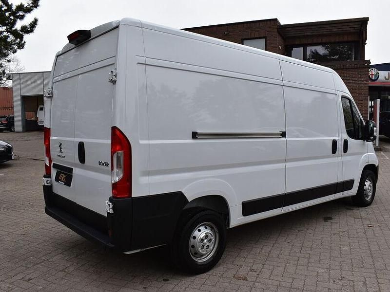 Gebraucht Peugeot Boxer 140 PS (102 kW) 2024 Kaolin weiß Van