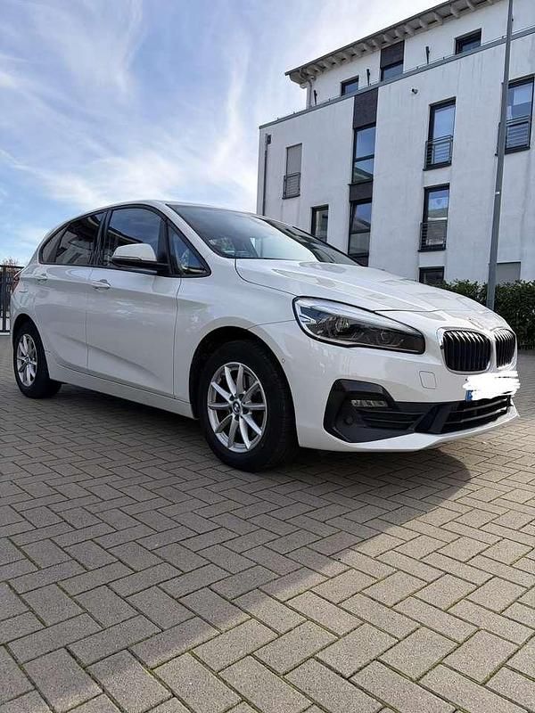 Weiß Gebraucht 2019 BMW 218 Advantage Kombi | 14.250 € (Guter Preis) - Bild 1/4