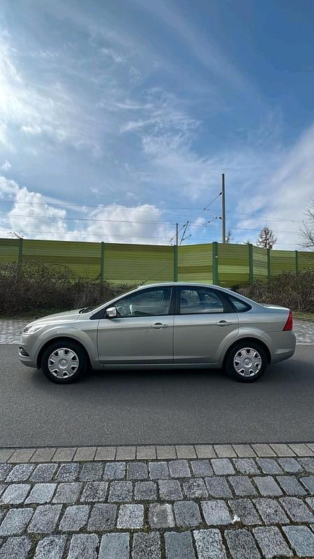 Gebraucht Ford Focus 101 PS (74 kW) 2009 Silber Limousine