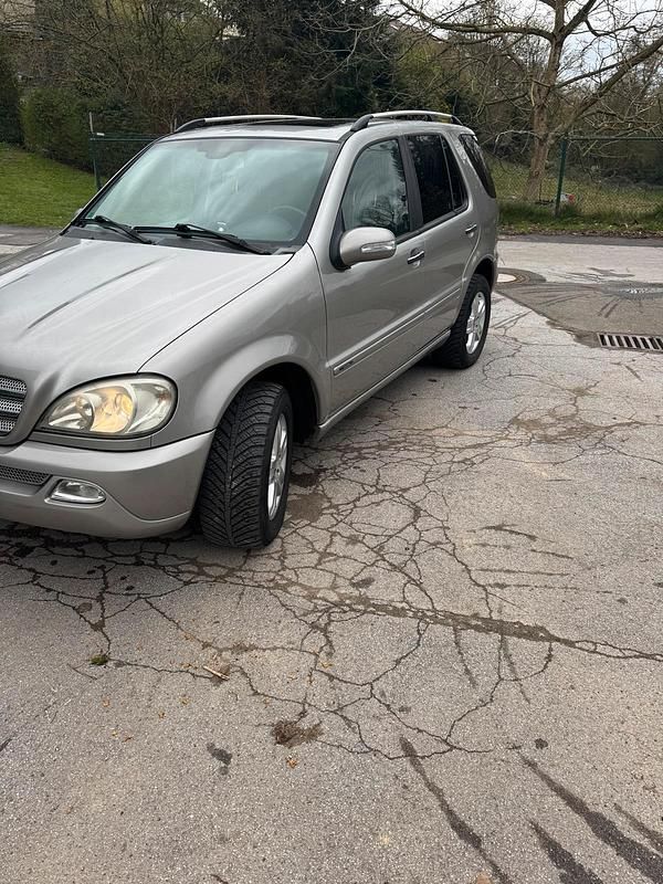 Gebraucht Mercedes ML270 163 PS (119 kW) 2005 Silber SUV