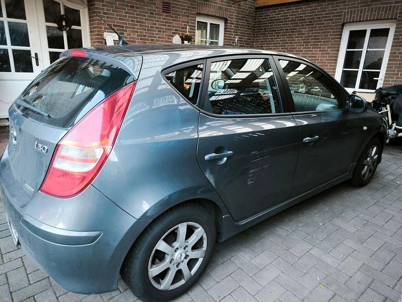 Gebraucht Hyundai i30 Classic 90 PS (66 kW) 2011 Limousine