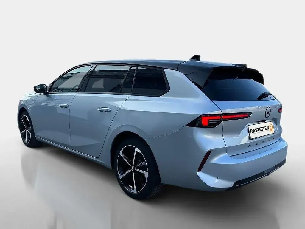 Nowe Opel Astra 131 KM (96 kW) 2026 Srebrny Kombi