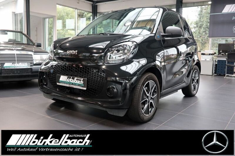 Schwarz Gebraucht 2021 Smart ForTwo Electric Drive Passion Cabrio | 12.950 € (Guter Preis) - Bild 1/4