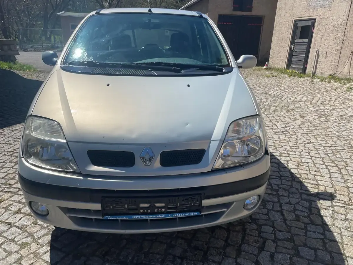 Gebraucht Renault Scénic 108 PS (79 kW) 2000 Silber Van / Kleinbus