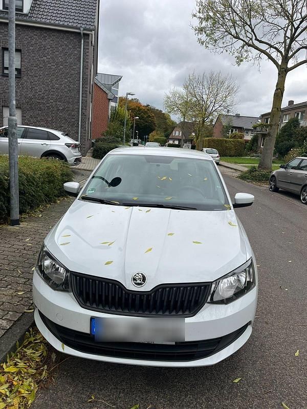 Weiß Gebraucht 2018 Skoda Fabia Cool Plus Kleinwagen | 8.999 € (Etwas zu teuer) - Bild 1/4