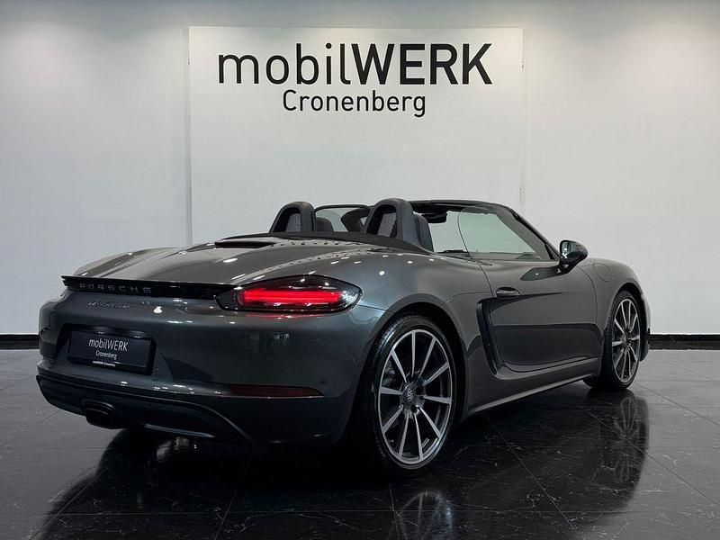 Gebraucht Porsche Boxster 299 PS (219 kW) 2017 Achatgrau Cabrio