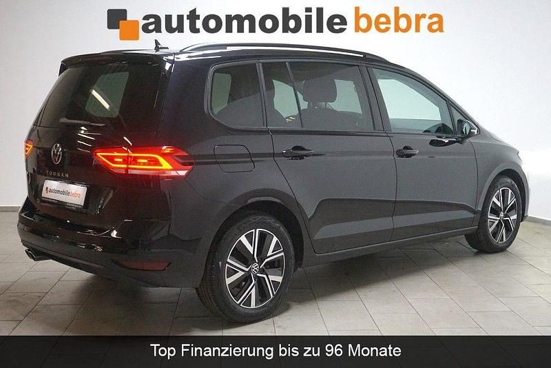 Gebraucht VW Touran Highline 150 PS (110 kW) 2023 Deepblack Van / Kleinbus