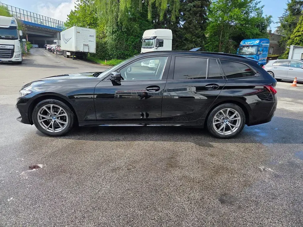 Gebraucht BMW 318 156 PS (114 kW) 2024 Schwarz Kombi