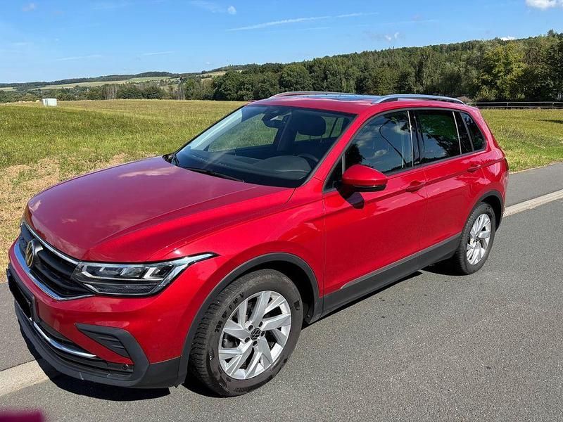 Rot Gebraucht 2022 VW Tiguan Active SUV | 27.000 € (Fairer Preis) - Bild 1/4