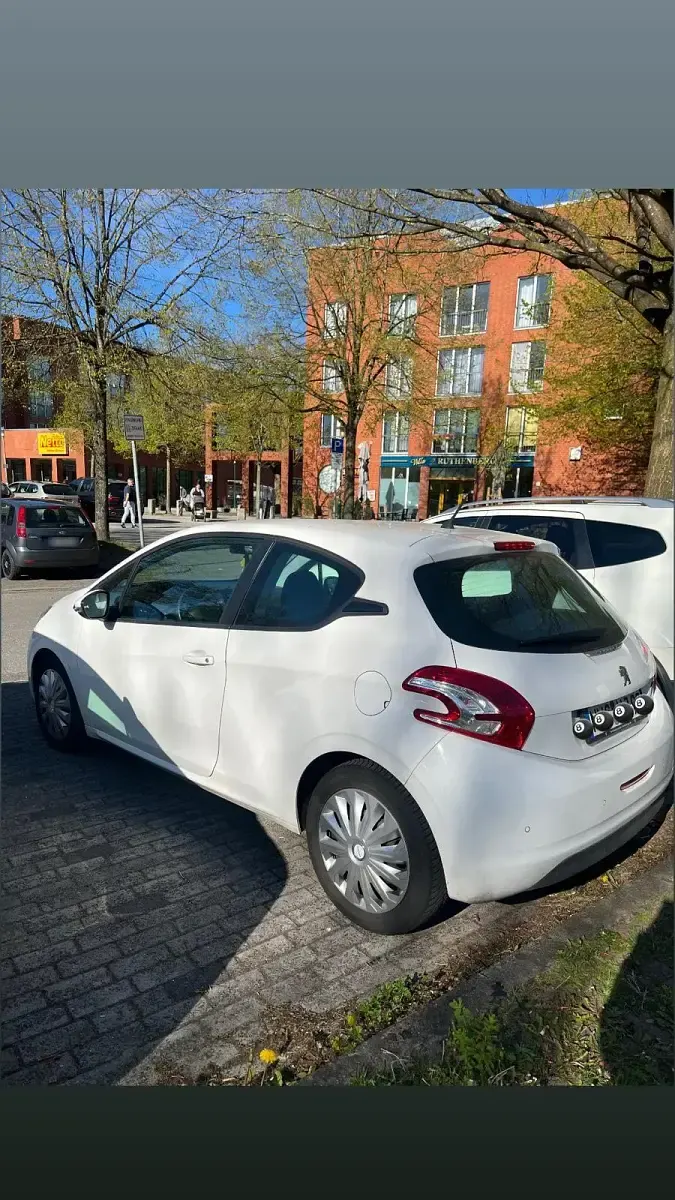 Gebraucht Peugeot 208 90 PS (66 kW) 2015 Weiß Kleinwagen