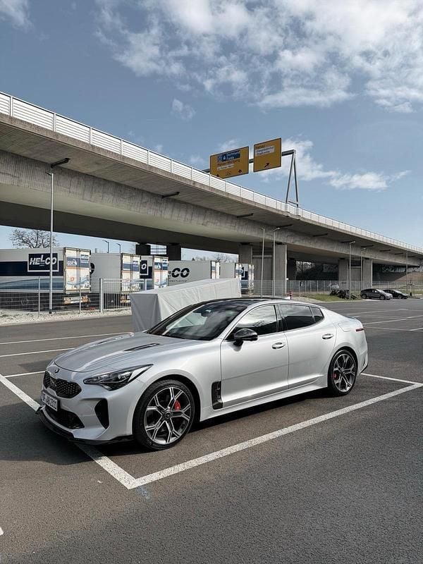 Silber Gebraucht 2018 Kia Stinger 2 Limousine | 23.000 € (Fairer Preis) - Bild 1/4