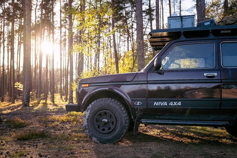 Andere farben Gebraucht 2010 Lada niva SUV | 7.000 € (Guter Preis) - Bild 1/4