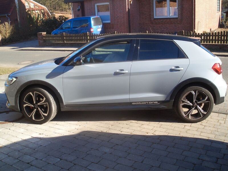 Grau Gebraucht 2020 Audi A1 S-Line Kleinwagen | 22.990 € (Fairer Preis) - Bild 1/4