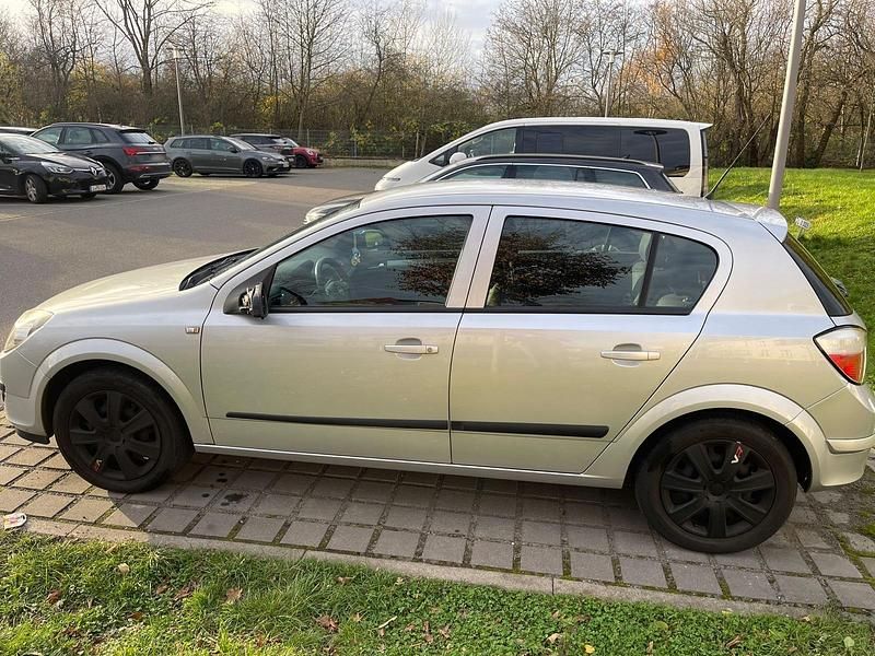 Gebraucht Opel Astra 125 PS (91 kW) 2005 Silber Limousine