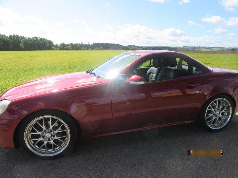Rot Gebraucht 2002 Mercedes SLK230 Cabrio | 6.800 € (Etwas zu teuer) - Bild 1/4