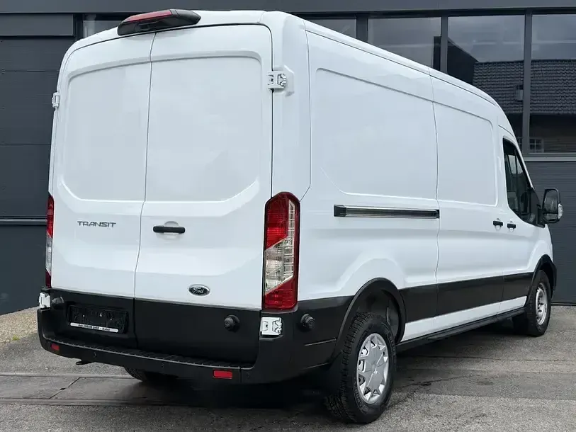 Gebraucht Ford Transit Trend 131 PS (96 kW) 2023 Weiß Pickup
